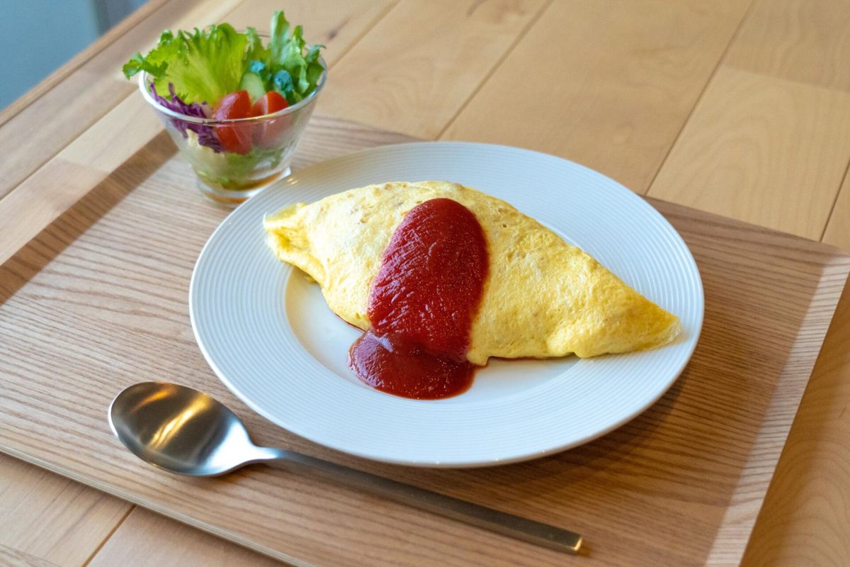 卵で包んだオムライス